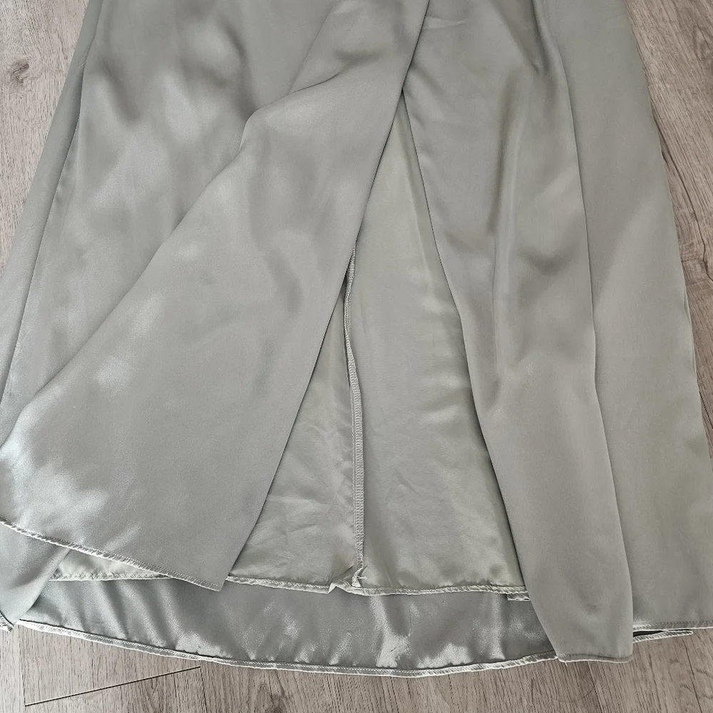 Robe - Picture 4 of 7